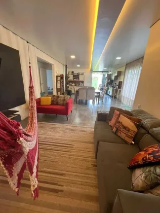 Imagem Casa container com 3 dormitórios sendo 1 suíte e 4 vagas Estaleirinho em Balneário Camboriú/SC