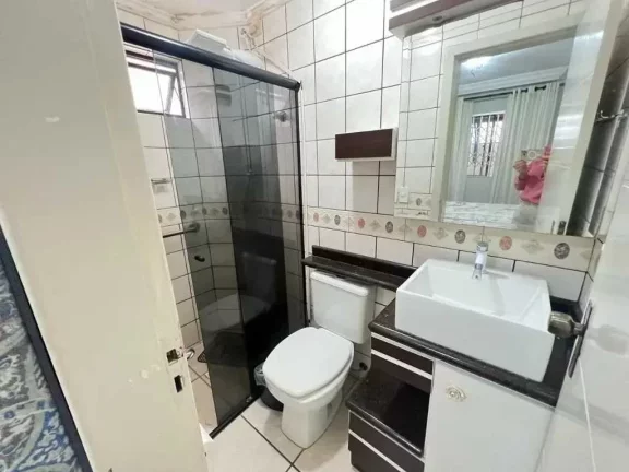 Imagem Apartamento diferenciado com 2 dormitórios sendo 1 suíte e 1 vaga de garagem a 350m da Praia Central