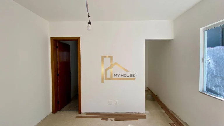 Imagem Casa Linear Com 3 Quartos, Suíte e Quintal a Venda em Albuquerque - Teresópolis-RJ.