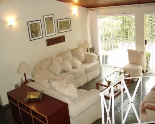 Imagem Linda casa em Condômino fechado