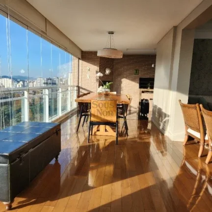 Imagem Apartamento 200m², 3 dormitórios, sendo 3 suites, além de salas de estar, jantar e TV, ampla vara...