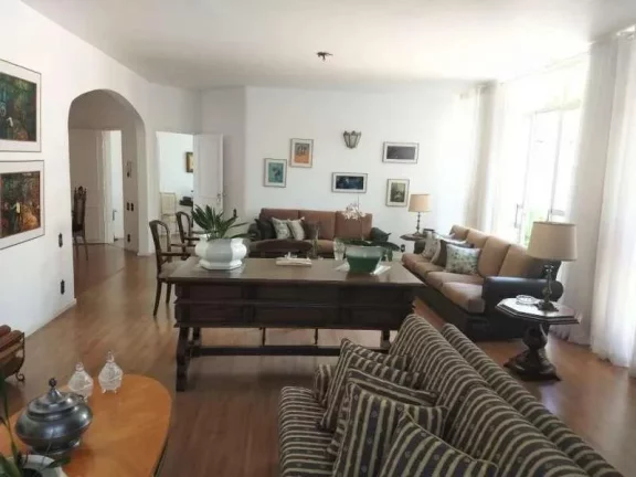 Imagem Confira esta linda casa em bairro tradicional de Barbacena/MG - Mansões!