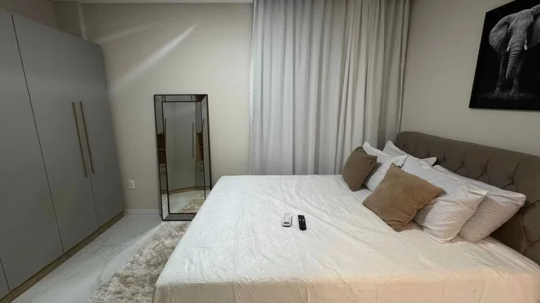 Imagem Apartamento com 3 dormitórios sendo 2 suítes e 2 vagas de garagem em Meia Praia Itapema/SC
