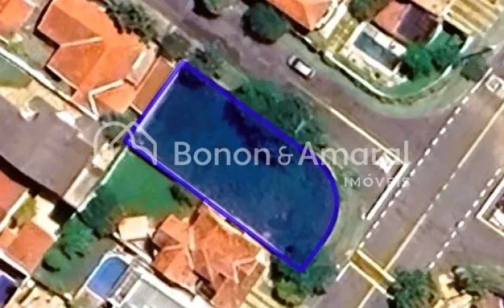 Imagem Situado em um loteamento fechado, este terreno de esquina com 538 m² é uma oportunidade imperdíve...