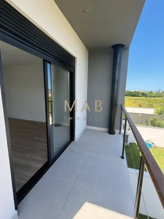 Imagem Imperdível oportunidade: Casa à venda em Florianópolis-SC, no Campeche, com 3 quartos, 1 suíte e 157m² de área.