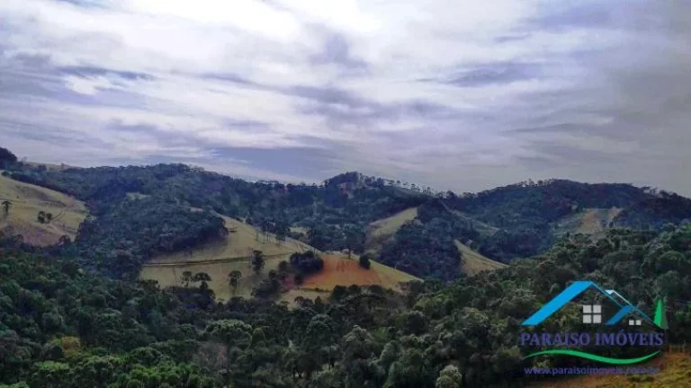 Imagem Paraíso Rural na Serra da Mantiqueira: Rancho com Vista Deslumbrante.