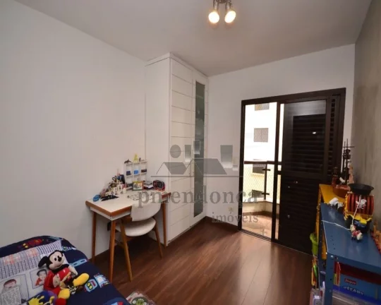 Imagem Lindo apartamento totalmente reformado, com living para 2 ambientes, 3 suítes repletas de armários...