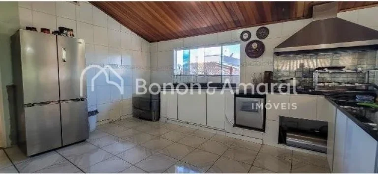 Imagem Linda casa à venda em condomínio fechado na cidade de Valinhos, SP. 

Este encantador sobrado ofer...