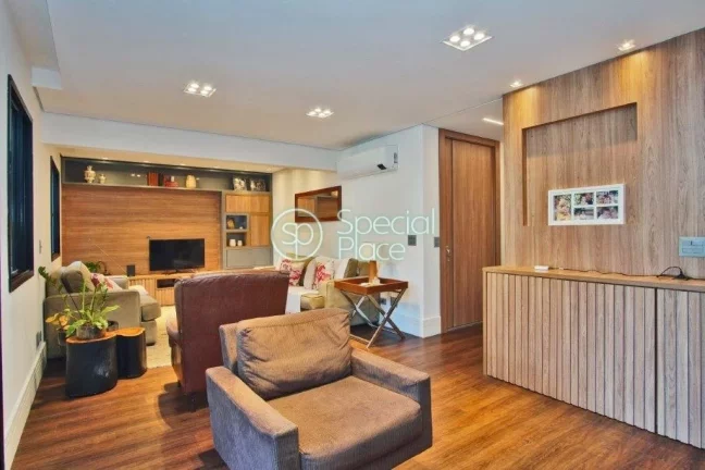 Imagem Ótimo apartamento à venda no Morumbi - Área: 138,14m² - Living com varanda na copa das árvores ...