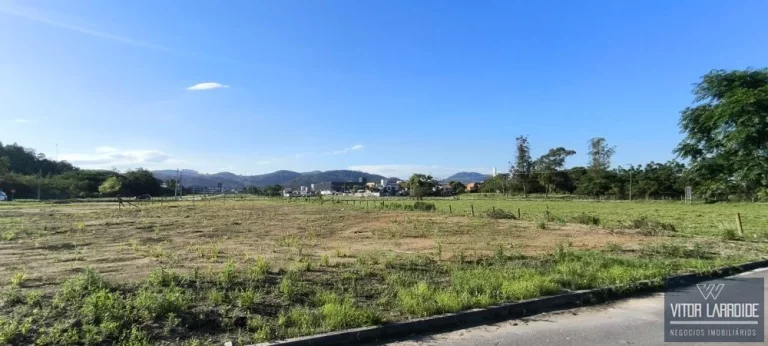 Imagem Terreno de 2.000m² à Venda no Bairro Humaitá - Tubarão/SC