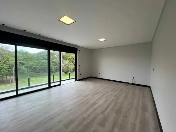 Imagem Casa nova no Condomínio Caledônia com 5 suítes e 4 vagas de garagem em Camboriú-SC