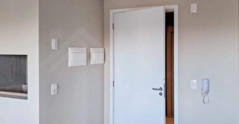 Imagem Apartamento novo com suíte em Caxias do Sul RS, 2 quartos, 1 suíte, sala ampla, 2 banheiros, 1 vaga de garagem. CXS003.403