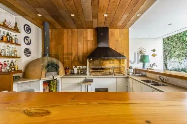 Imagem Casa magnifica à venda no Jardim Europa, São Paulo-SP: 5 quartos, 5 suítes, 6 salas, 10 banheiros, 12 vagas, 1.460m²!