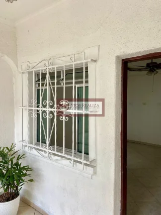 Imagem Vendo Excelente Oportunidade no Ipiranga. Vendo linda casa terrea no bairro do Ipiranga, próximo ao metro, 171m2 de área, com 4 dormitórios, sendo 2 suítes, 3 banheiros, 2 vagas de garagem, Quintal, copa e cozinha, salão nos fundos, Valor de Oportunidade 