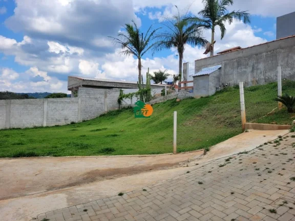Imagem Chácara para Venda em São Roque, Jardim Guaçu, 2 dormitórios, 1 banheiro, 1 vaga