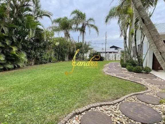 Imagem Casa no Centro de Xangri-la com 03 dormitórios com piscina