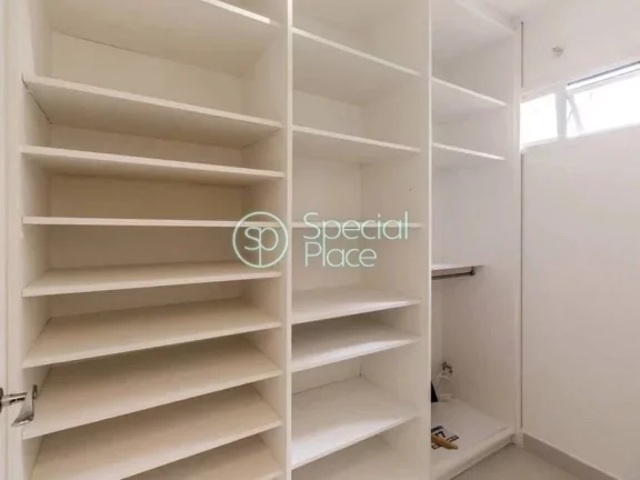 Imagem Apartamento bem amplo com muita luz natural, 220 metros, amplo living com lareira , jardim suspenso,...