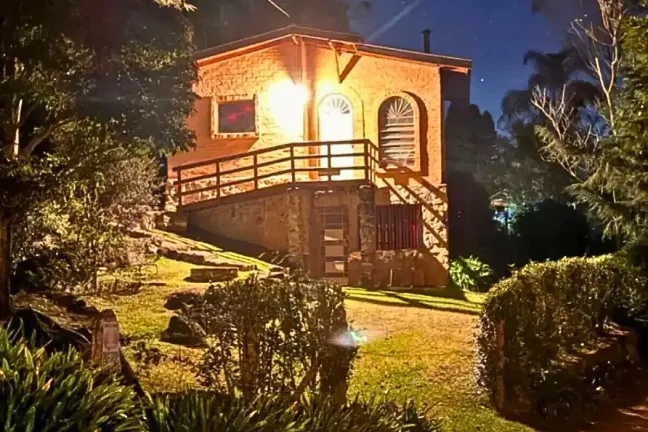 Imagem Casa Rústica de Montanha com Vista Aberta a 1.450 m de Altitude em São Bento do Sapucaí