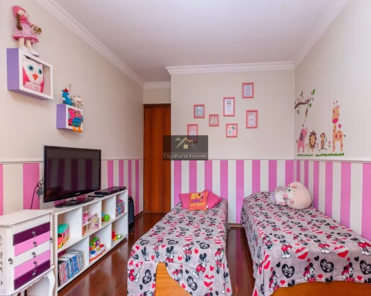 Imagem ÓTIMO SOBRADO 3 DORMITÓRIOS SENDO 1 SUÍTE HIDRO SALA 2 AMBIENTES LAREIRA PISO EM MADEIRA DE LEI COPA COZINHA ÁREA GOURMET SALÃO FESTAS 3 VAGAS
