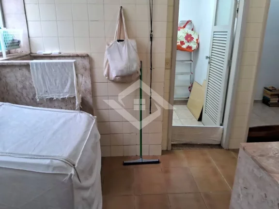 Imagem Apartamento Exclusivo na 3ª Quadra da Praia de Ipanema – 250m²