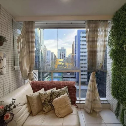 Imagem Desfrute da vida à beira-mar neste encantador apartamento de 02 quartos, localizado na esquina do oceano.