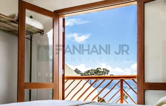 Imagem Venha desfrutar de uma estadia inesquecível em nossa luxuosa casa, localizada em um exclusivo condomínio fechado de alto padrão, próximo à deslumbrant