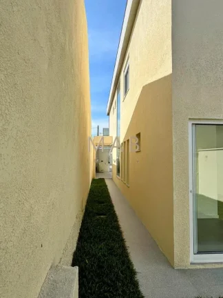 Imagem Imperdível casa de 3 quartos, 1 suíte, 2 salas, 2 banheiros, 2 vagas na cidade de Florianópolis-SC, bairro Ingleses do Rio Vermelho - 143m².