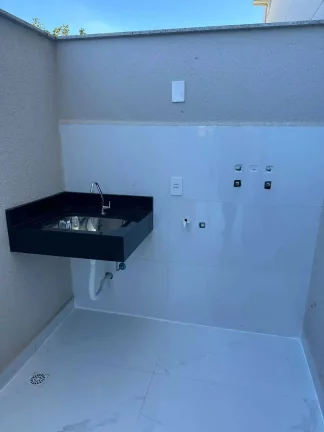 Imagem Apartamento mobiliado com 2 dormitórios sendo 1 suíte e 2 vagas de garagem – Bombinhas/SC