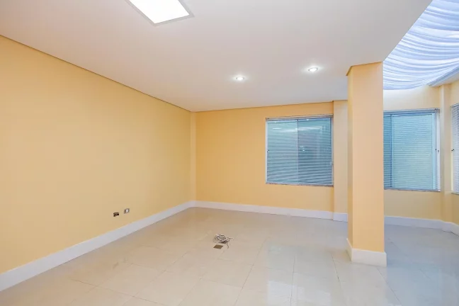 Imagem Casa em Condomínio de 4q. em Campo Comprido