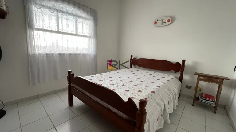 Imagem CASA EM CONDOMINIO COM 4 DORMITÓRIOS,4 VAGAS DE GARAGEM,VARANDA GOURMET COM CHURRASQUEIRA E PISCINA.