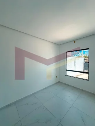 Imagem Casa 3/4 sendo uma suite com closet na Mangabeira