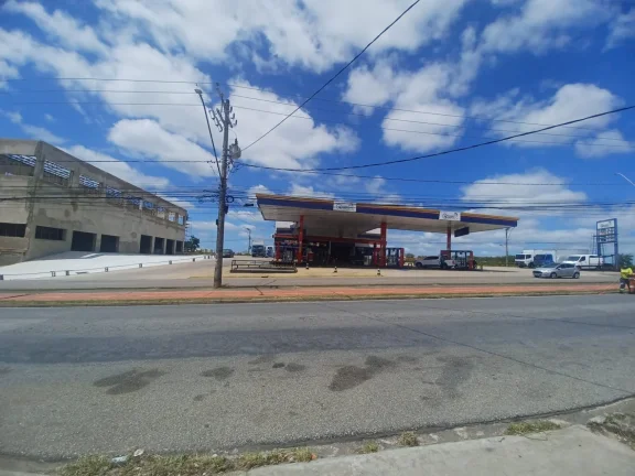 Galpão Comercial com 200 m2 na Avenida Doutor Américo Figueiredo!