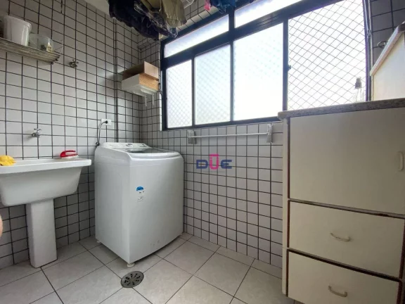 Imagem Apartamento com 2 dormitórios sendo 1 suíte, vaga demarcada, andar alto de frente. À venda, 107 m² por R$ 750.000 - Campo Grande - Santos/SP