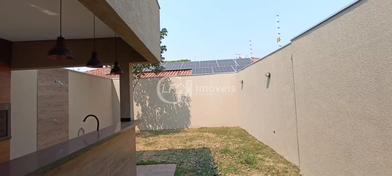 Imagem Casa à venda em Campo Grande-MS, bairro Santo Antônio: 3 quartos, 1 suíte, 4 banheiros, 3 vagas, 122m². Aproveite!