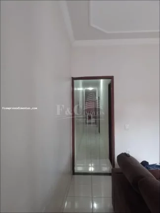 Imagem Casa para Venda em Limeira, Jardim Santa Adélia, 3 dormitórios, 1 suíte, 1 banheiro, 5 vagas