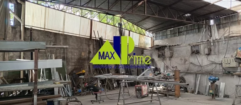 Imagem Galpão Comercial à Venda na Vila Ré, São Paulo-SP: 5 Salas, 4 Banheiros, 8 Vagas de Garagem, 782m² de Área.