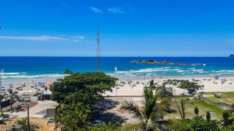 Imagem Pitangueiras - Frente ao mar - 05 dormitórios - 200 m² úteis - 01 vaga de garagem.