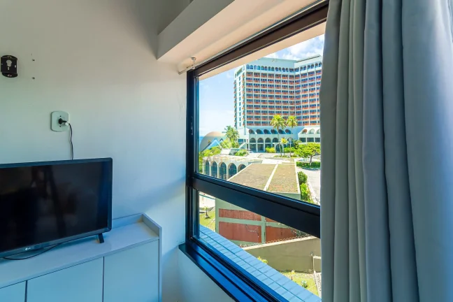 Imagem Ondina Apart Hotel: 75 m², andar alto, nascente, varanda com vista mar, 2 quartos (1 suíte), 1 vaga