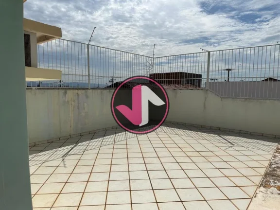 Imagem Aproveite a oportunidade de adquirir esta incrível casa localizada no bairro CPA I, em Cuiabá. Com...