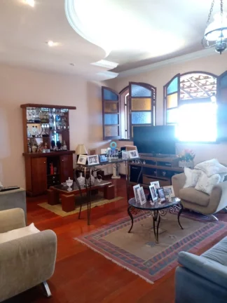 Imagem Excelente casa à venda em Contagem, localizada no bairro Parque Turistas. Possui 180m² de área to...