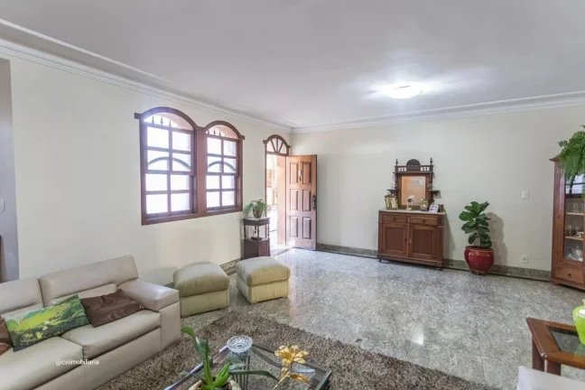 Imagem Casa ampla em lote de 360m², localizada no bairro Santa Inês, ideal para quem busca espaço, confo...