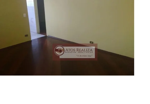 Imagem Grande oportunidade e muito lucrativo na vila Santa Catarina. Vendo imóvel com 3 casas + 1 salão comercial na Vila Santa Catarina. Casa 1= casa principal. Tem 2 dormitórios, sala, cozinha, banheiro. Tem também um sótão com 2 cômodos e 1 banheiro. Tem gara