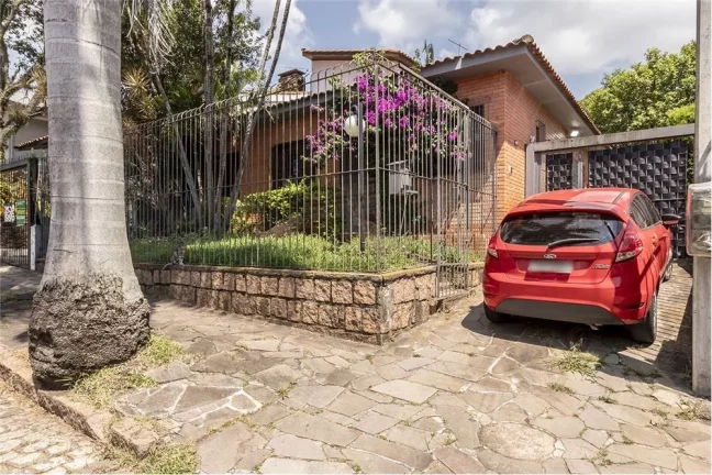 Imagem Casa à venda no bairro Três Figueiras - Porto Alegre/RS
