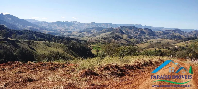 Imagem Terreno a venda em Gonçalves com vista para a Pedra do Baú.