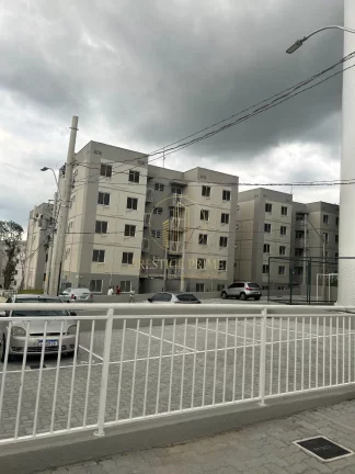 Imagem Alugo apartamento com 2 quartos, sala, varanda, cozinha e banheiro. Piso laminado na sala e quartos....