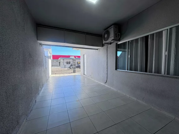 Imagem Casa com 3 dormitórios sendo 1 suíte e vaga coberta para 2 carros em Itajaí