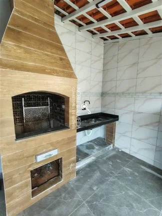 Imagem Casa Geminada com 2 vagas de garagem e piscina.