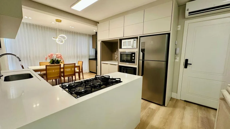 Imagem Apartamento com 2 dormitórios sendo 1 suíte e 1 vaga de garagem em Governador Celso Ramos/SC