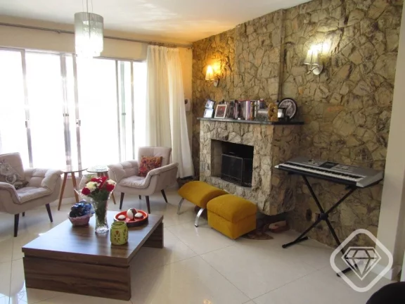 Imagem Residência ampla e charmosa no coração da Tristeza!

Brilhante Imóveis vende uma bela casa semi ...