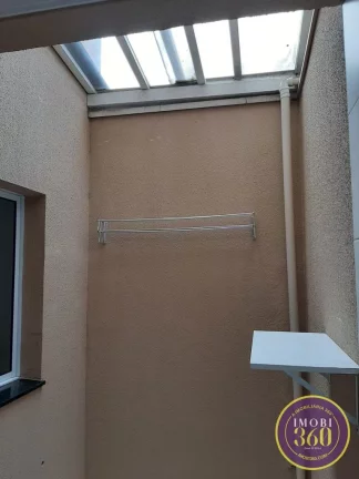 Imagem Casa em Condomínio Fechado com 02 Suítes com 02 vagas de garagem na Vila RéRé
